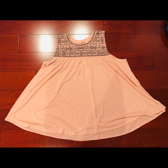 flowy sleeveless blouse with Aztec pattern - Picture 2 of 2